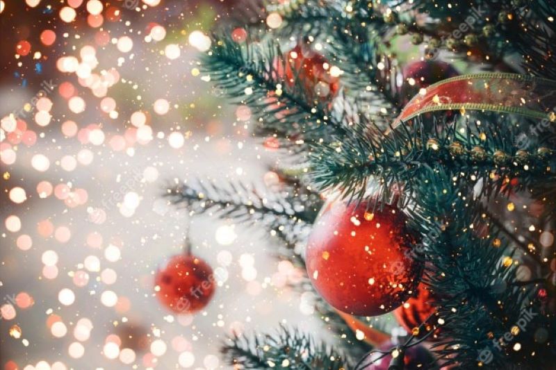 10 Tips for How to Treat an Artificial Christmas Tree