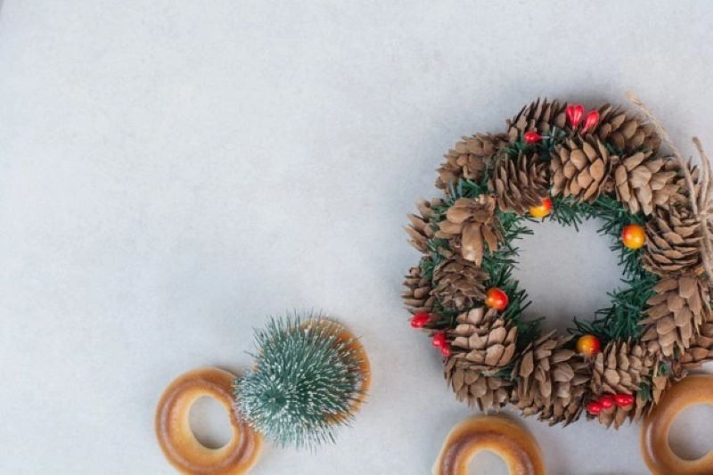 How to Care for and Store Artificial Wreaths and Garlands