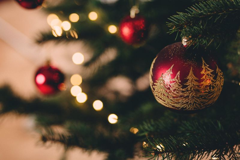 The best affordable websites to buy Christmas ornaments this holiday